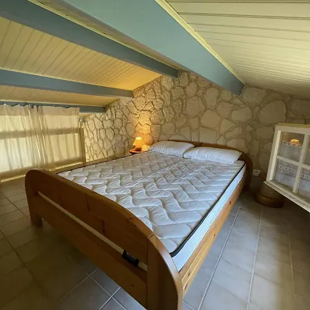 Pavillon Familial Avec Terrasse Et Mezzanine - Proche - Saint-cyprien - Fr-1-106-86 *